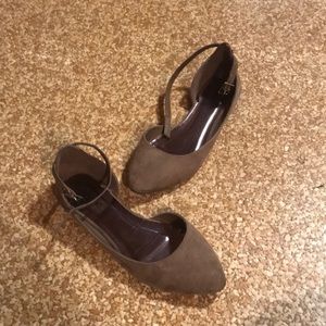 Point toe anklet flats